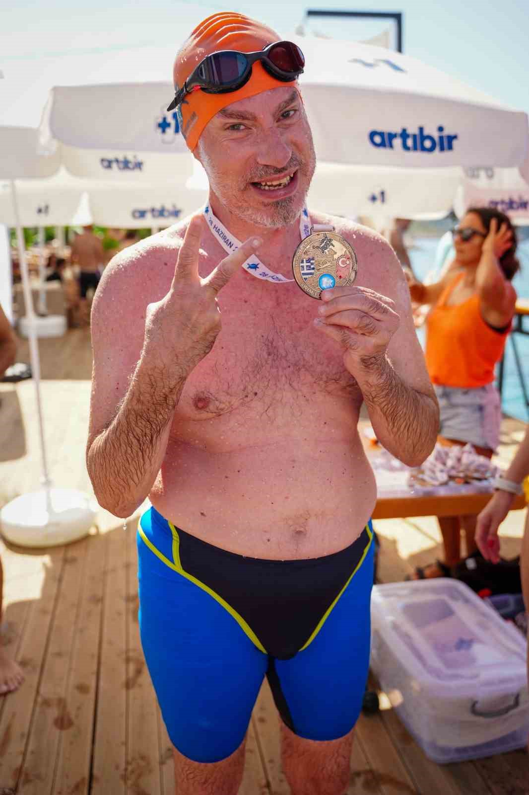 meis kas yuzme maratonunda sporcular dostluk icin kulac atti 4 wYdQF81F