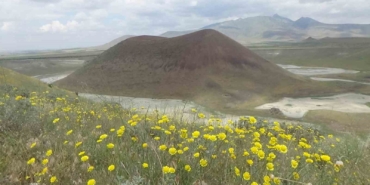 meke-golu-susuz-haliyle-de-ziyaretcilerini-agirlamaya-devam-ediyor-ipMb3GcF.jpg