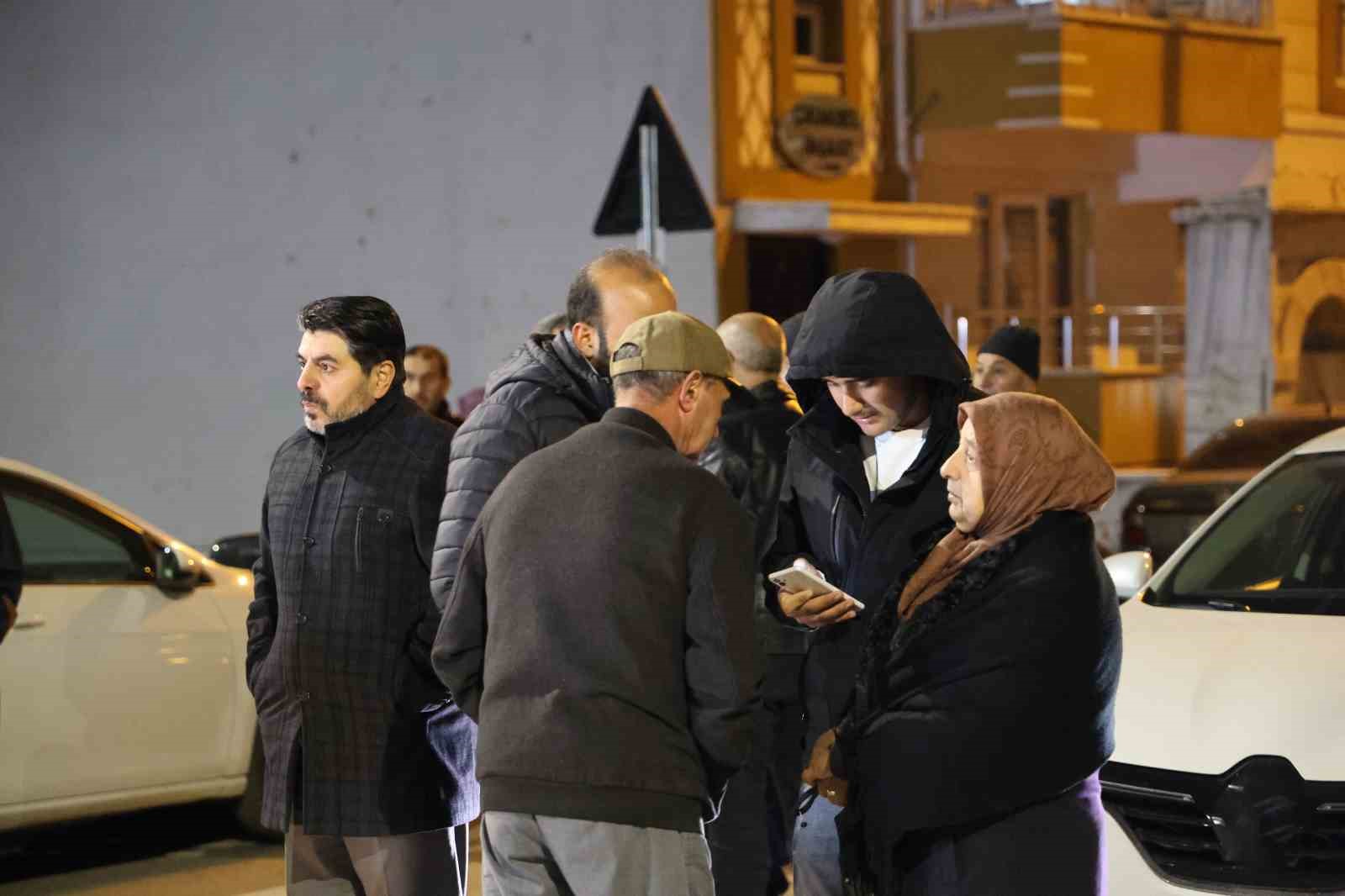 Mekke uçağını bekleyen umreciler şoka uğradı, soluğu karakolda aldılar 4 mekke ucagini bekleyen umreciler soka ugradi solugu karakolda aldilar 0 FOKeJVRD