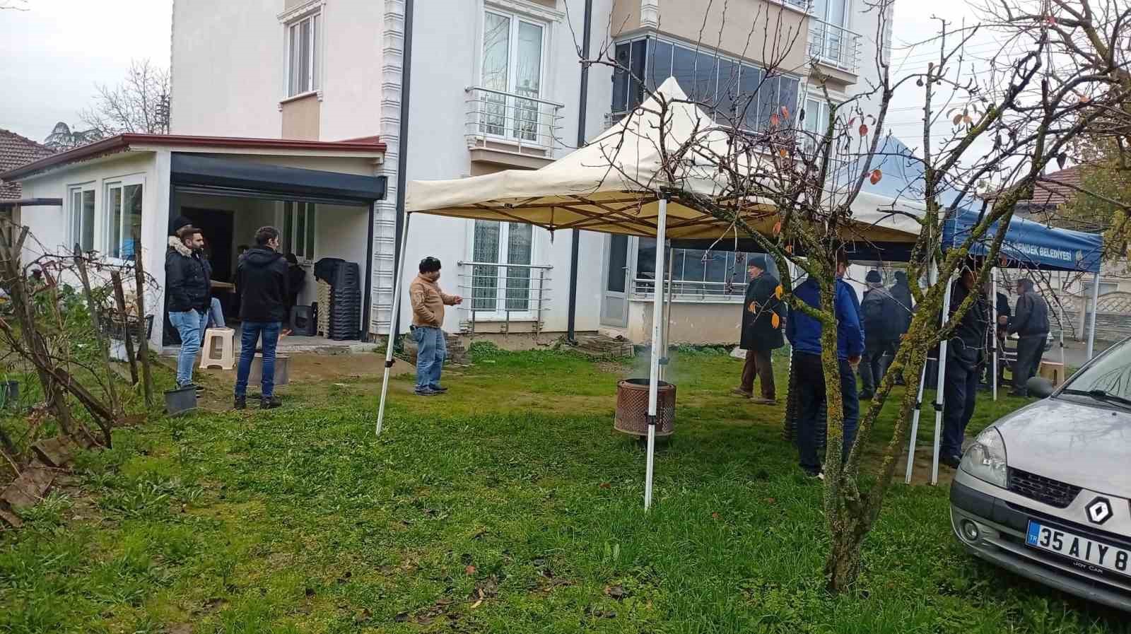 mekkede ring otobusunun carptigi turk umrecinin evinde taziye cadiri kuruldu 1