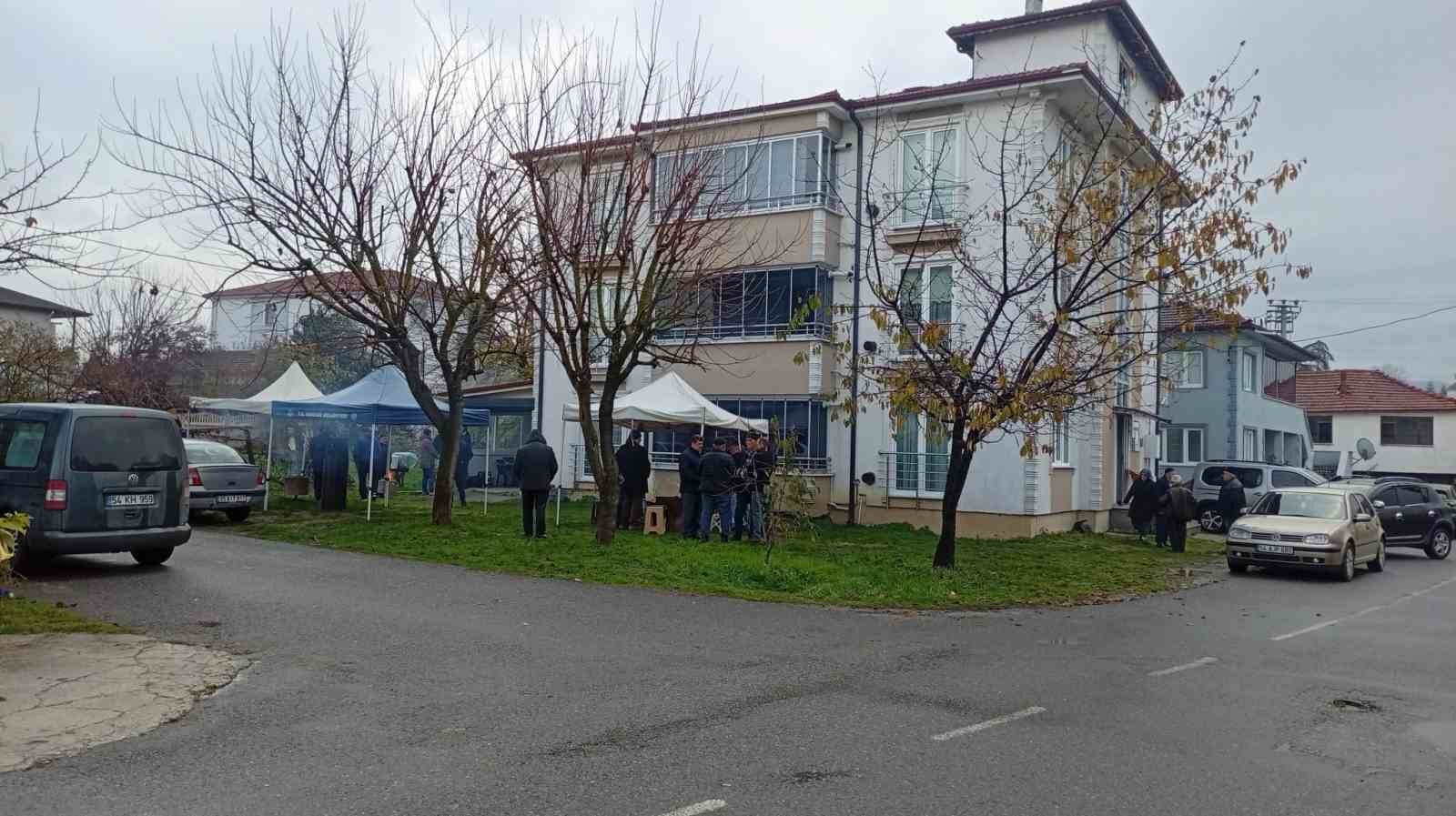 mekkede ring otobusunun carptigi turk umrecinin evinde taziye cadiri kuruldu 2 DKTrhw4u