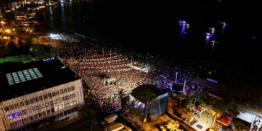 melek-mosso-alanyada-festivalde-sahne-aldi-axxg4l5M.jpg