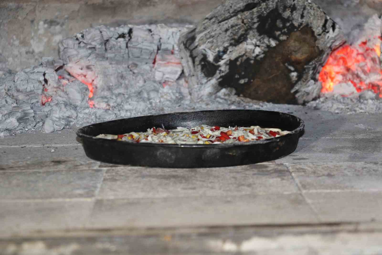 memleketinden 45 yil uzak yasayan kadin elmadagda pizzaci acti 7