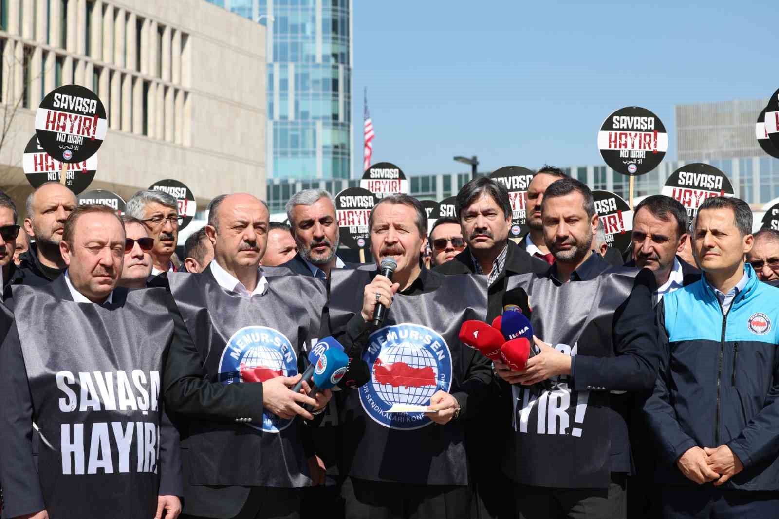 memur sen abd buyukelciligi onune siyah celenk birakti 4 PbV2lqNs