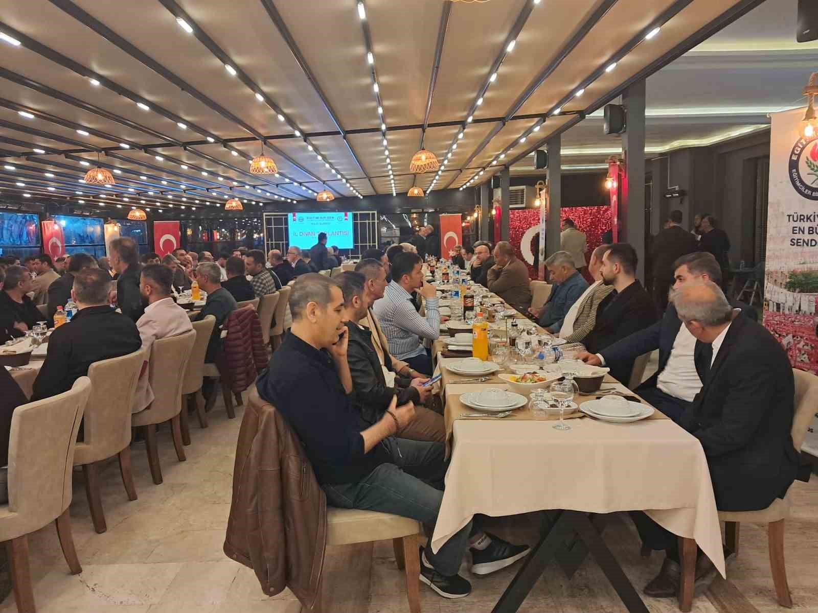 memur sen genel baskani ali yalcin okullarda gerekirse tuslu telefonlara donus olabilir 1 hthz3zbR