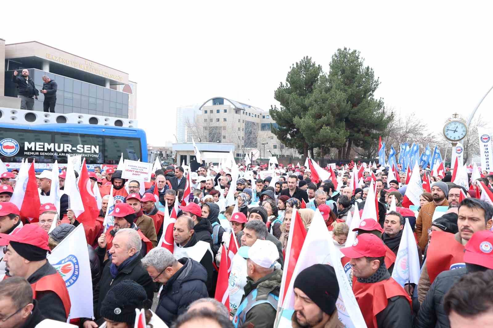 Memur-Sen Genel Başkanı Yalçın: "Kayıpların telafi edildiği ve emekliye de yansıyacak şekilde seyyanen zam verilsin diyoruz" 7 memur sen genel baskani yalcin kayiplarin telafi edildigi ve emekliye de yansiyacak sekilde seyyanen zam
