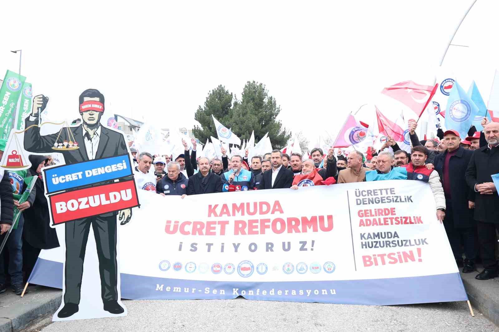 Memur-Sen Genel Başkanı Yalçın: "Kayıpların telafi edildiği ve emekliye de yansıyacak şekilde seyyanen zam verilsin diyoruz" 4 memur sen genel baskani yalcin kayiplarin telafi edildigi ve emekliye de yansiyacak sekilde seyyanen zam zUp1RbNX