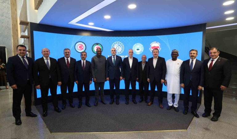 memur-sen-genel-baskani-yalcin-o-gece-sadece-bir-darbe-puskurtulmedi-ayni-zamanda-bir-isgal-bsNiXSt6.jpg
