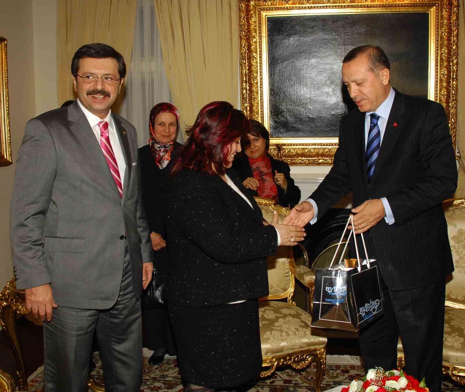 memurlugu birakti simdi dunya markalarina gelinlik dikiyor 1 CTTAemDf