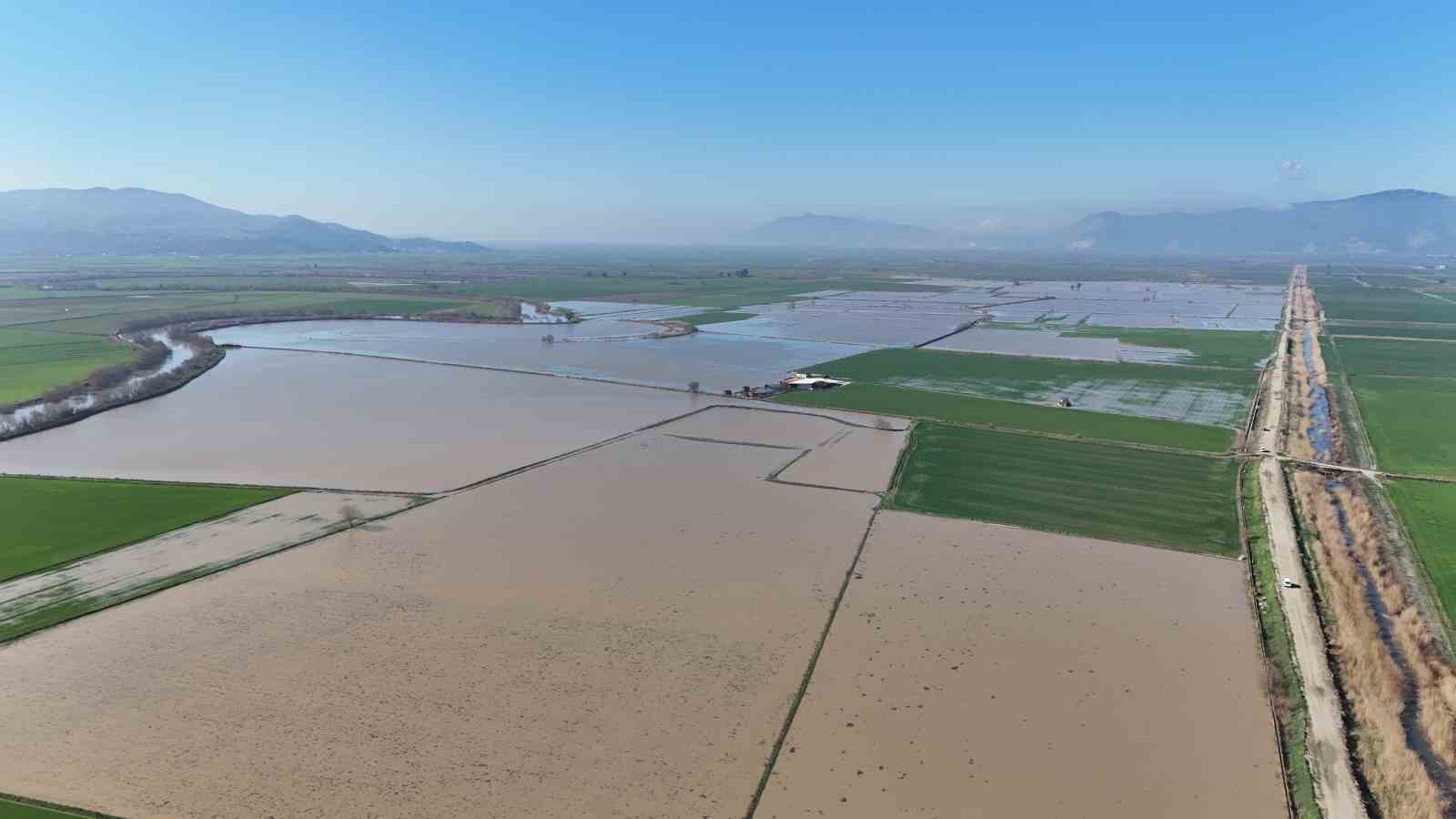 menderes tasti yuzlerce donum sular altinda kaldi 1 uBLVVW8k
