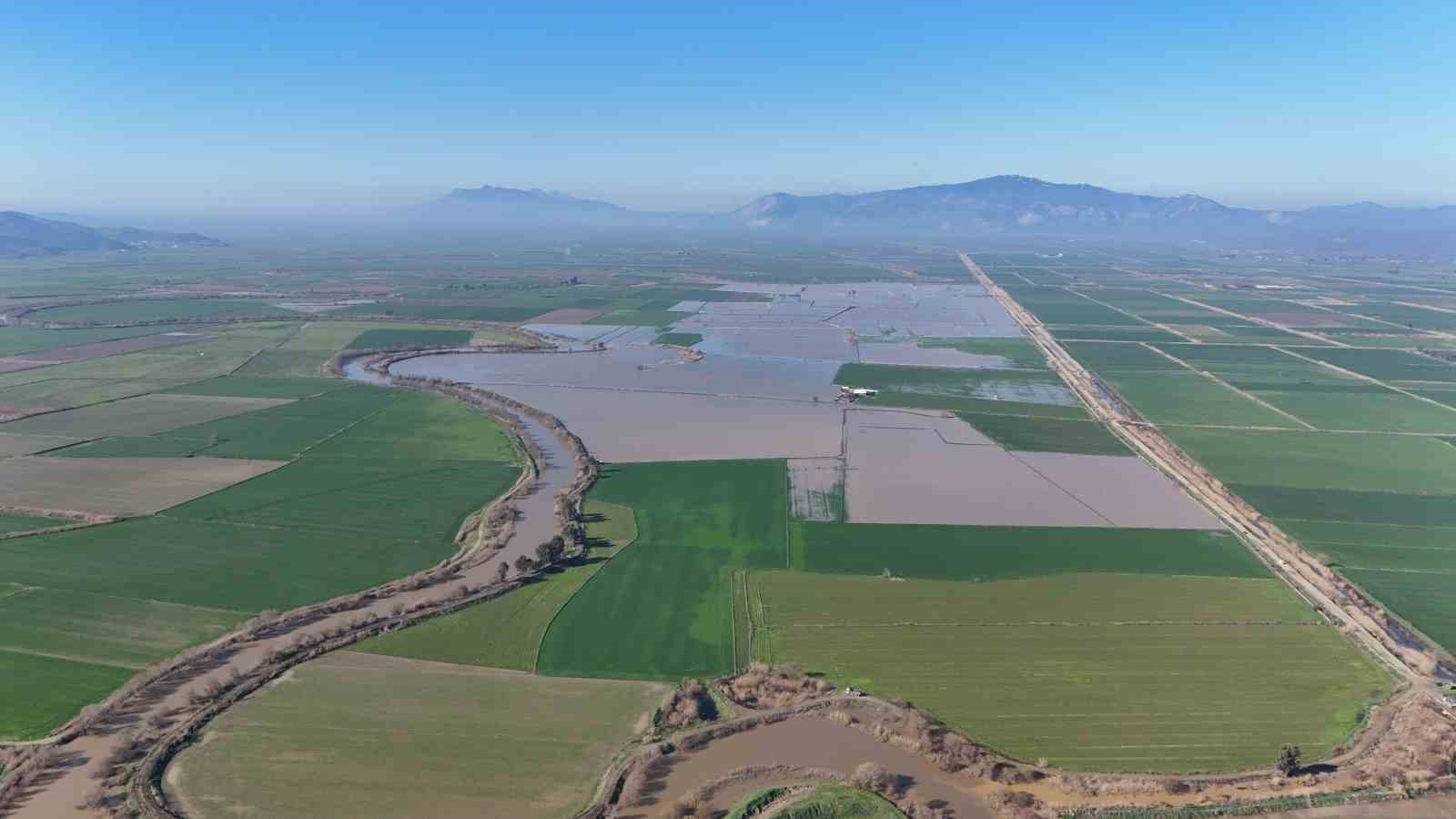 menderes tasti yuzlerce donum sular altinda kaldi 13 rTTulrVk