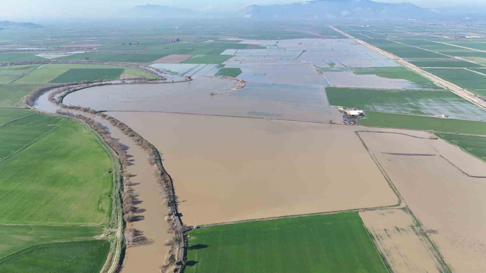 menderes tasti yuzlerce donum sular altinda kaldi 2 6NMGTmch