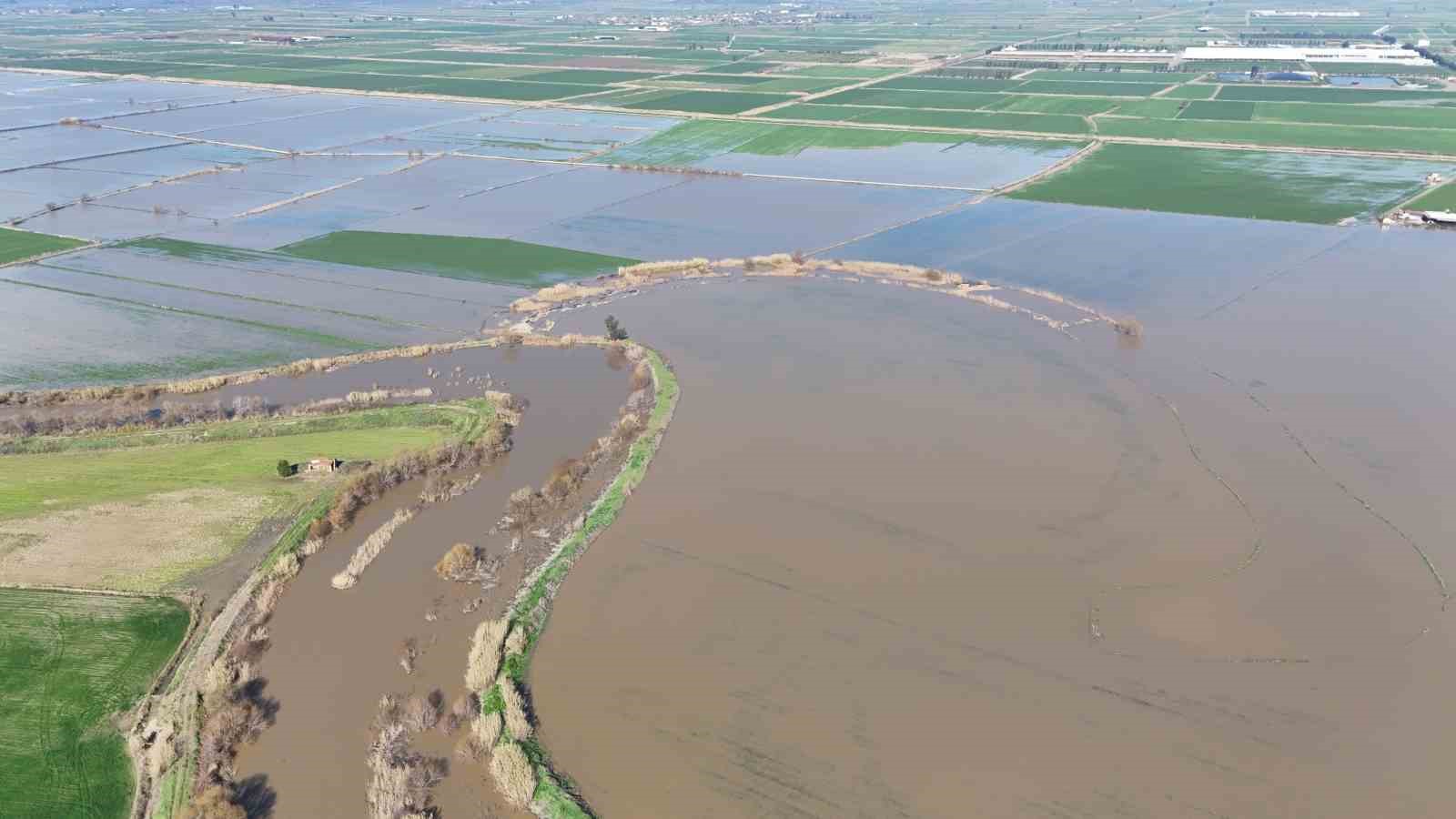 menderes tasti yuzlerce donum sular altinda kaldi 4 YQn4sKlc