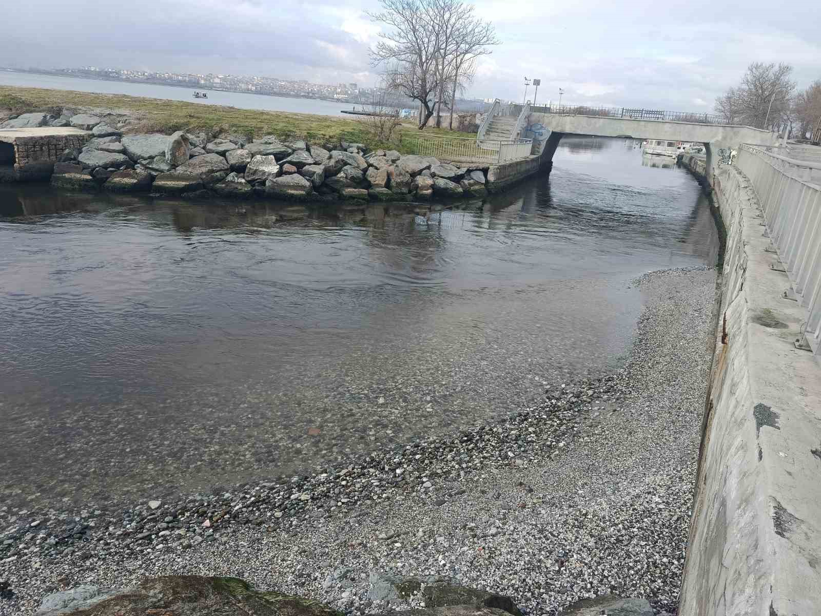 menekse sahilinde sular cekildi tekneler gecislerde zorluk yasadi 2 LhdmmjPd