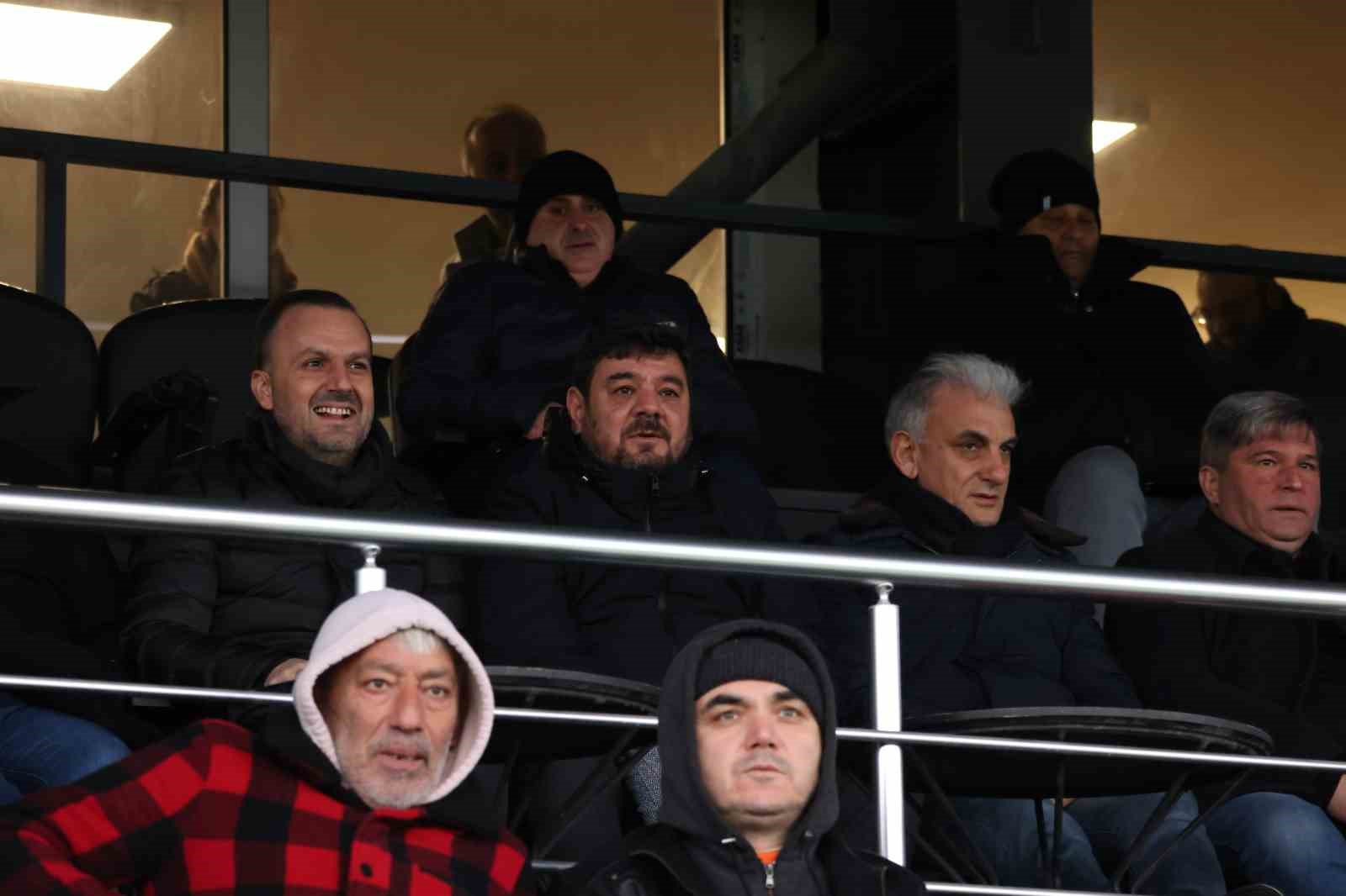 menemen fk bursaspor teknik direktoru mustafa ere tepki gosterdi 1 SFCpwSAr