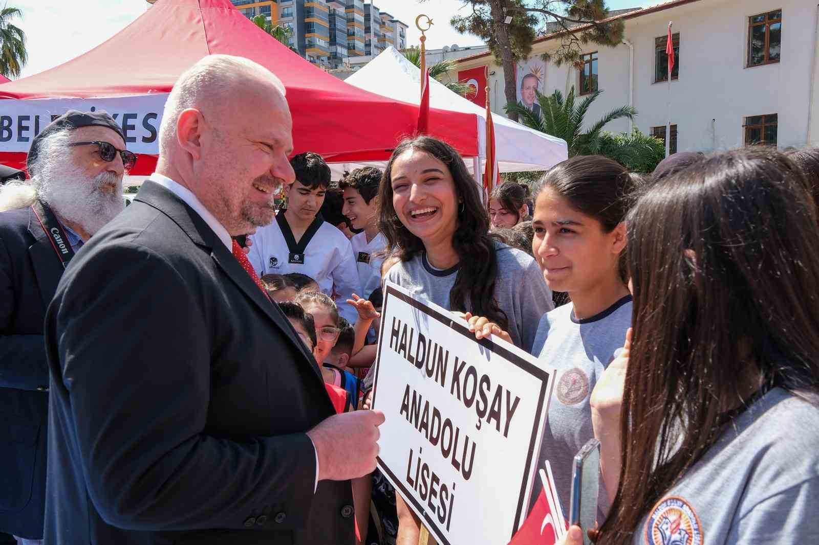 Menemen’de 19 Mayıs coşkusu yaşandı 8 menemende 19 mayis coskusu yasandi 4 qldkVTR5