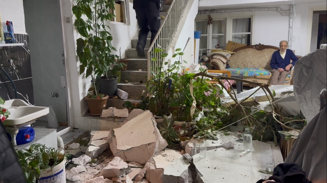 mentesede korkutan patlama 3 kisi yaralandi 0 kP33DapY