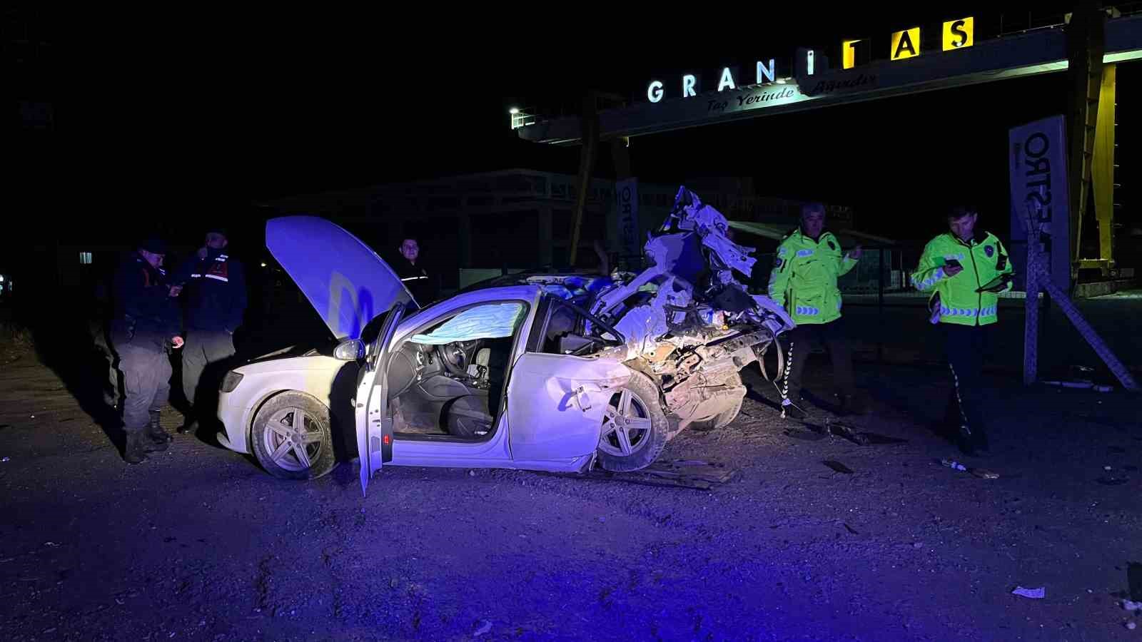 mentesede tira arkadan carpan otomobil hurda yiginina dondu 1 olu 1 agir yarali 1 4UmFOGq1
