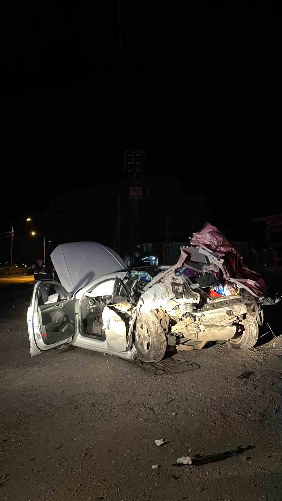 mentesede tira arkadan carpan otomobil hurda yiginina dondu 1 olu 1 agir yarali 3 56vBqWXi