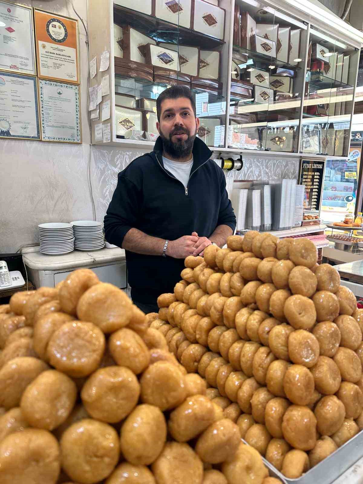 merakli baklavacinin 66 yillik sirri ramazan helvasi 4 L64MRbJG