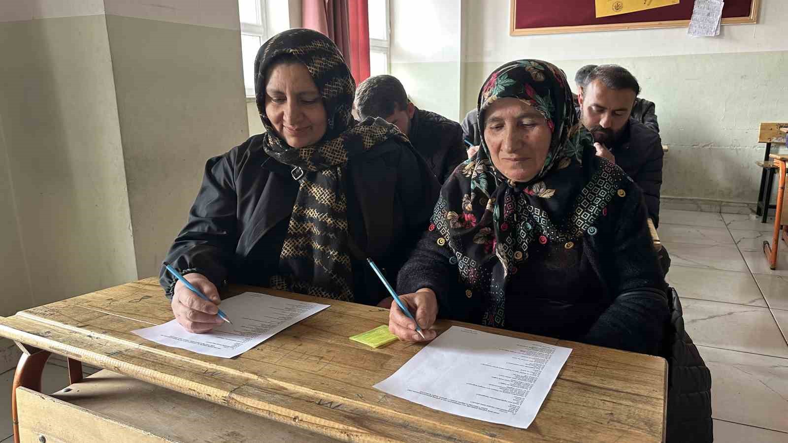 meralardan siniflara yuksekovali ciftciler bu kez siralarda ter doktu 12 GS5Dn9dt
