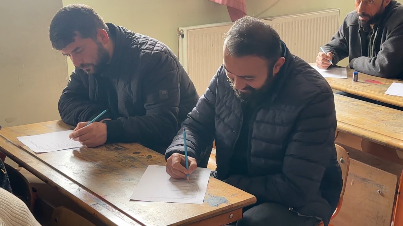 meralardan siniflara yuksekovali ciftciler bu kez siralarda ter doktu 6 4ze7zbbd