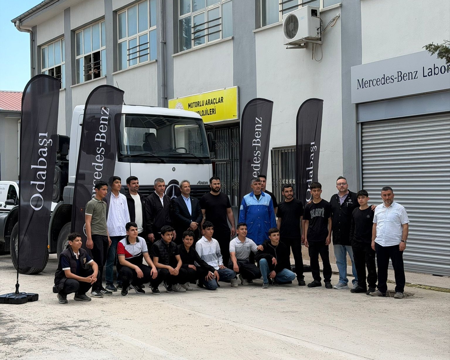 mercedes benz turkten 5 bine yakin gence egitim destegi 0 G4V7WpOu
