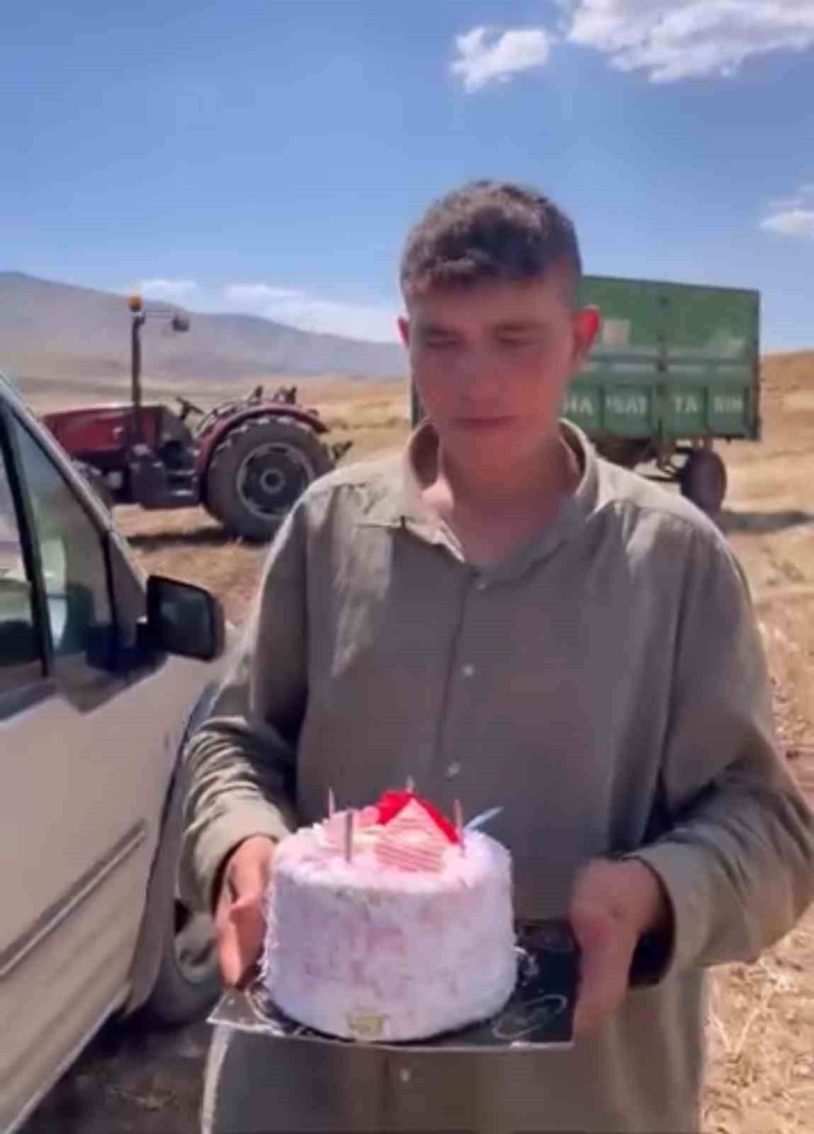 mercimek tarlasinda kavurucu sicak altinda dogum gunu surprizi 1 zwKPPQy4
