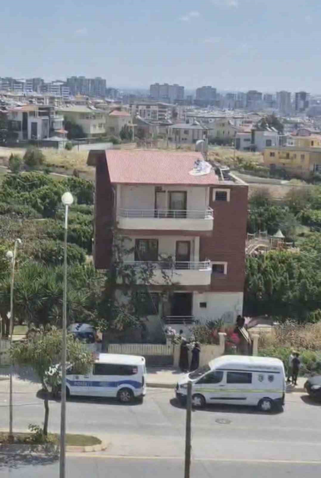 Merdivenden düşen yaşlı adam hayatını kaybetti 5 merdivenden dusen yasli adam hayatini kaybetti 1 qtKLChit