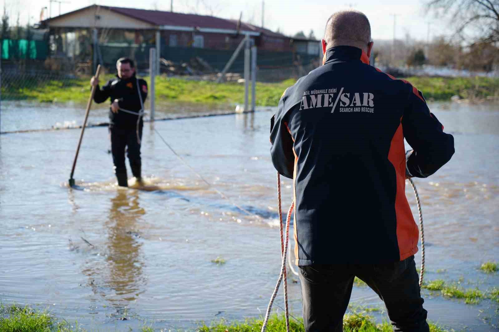 meric nehri tasti hayvanlar tahliye edildi ciftci malini kurtardi 2 bOUnBdqD