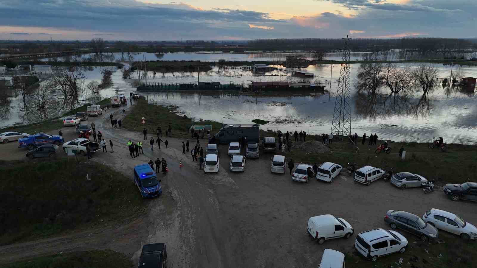 meric nehri tasti hayvanlar tahliye edildi ciftci malini kurtardi 9 Wr6bFZep