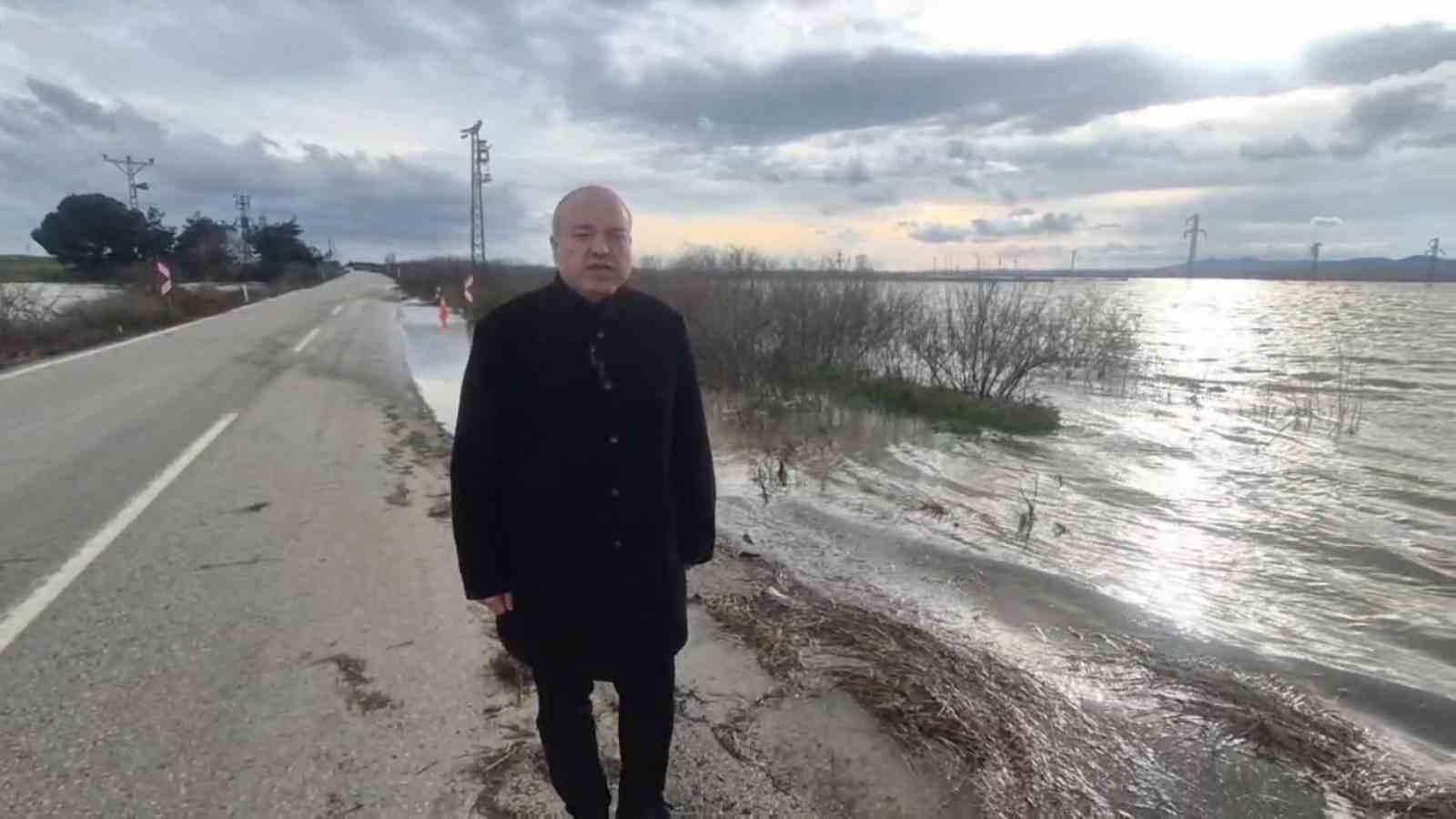 meric nehri tasti sedde patladi karayolu sular altinda 4 97q5hsMk