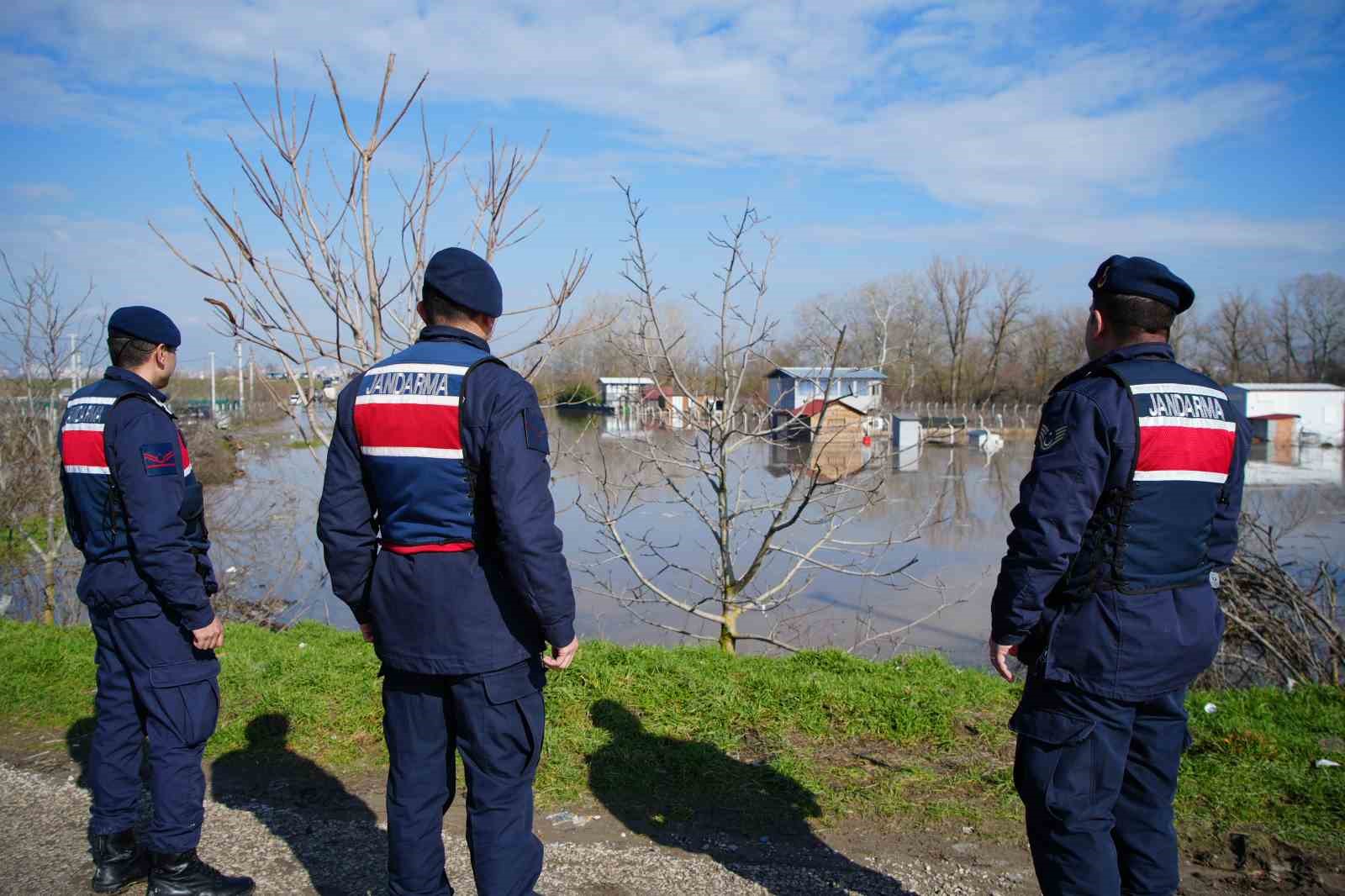 Meriç Nehri taştı, tarım arazileri ve yerleşim alanları sular altında kaldı 11 meric nehri tasti tarim arazileri ve yerlesim alanlari sular altinda kaldi 7 tLFHtlP2