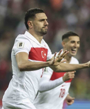 merih-demiral-al-ahli-ile-sozlesme-yeniledi-j1GR9pDX.jpg