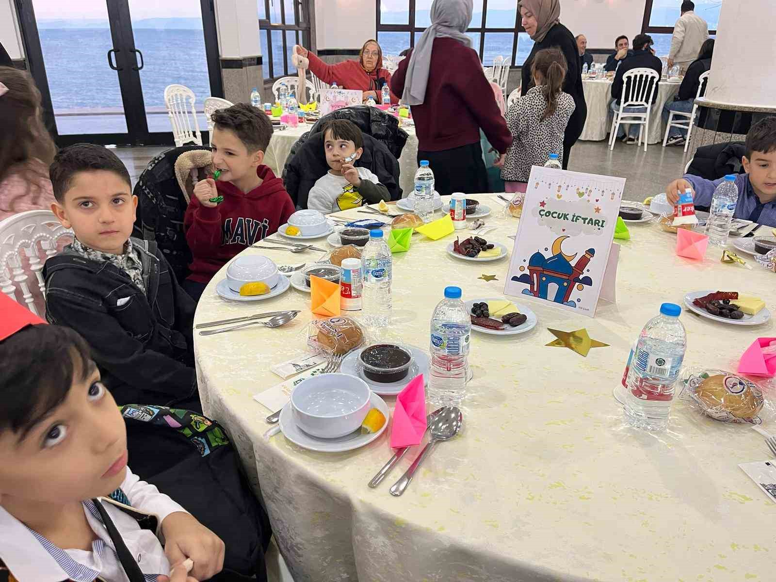 merih demiraldan ilkokul ogretmenine jest 0 VlELMu5I