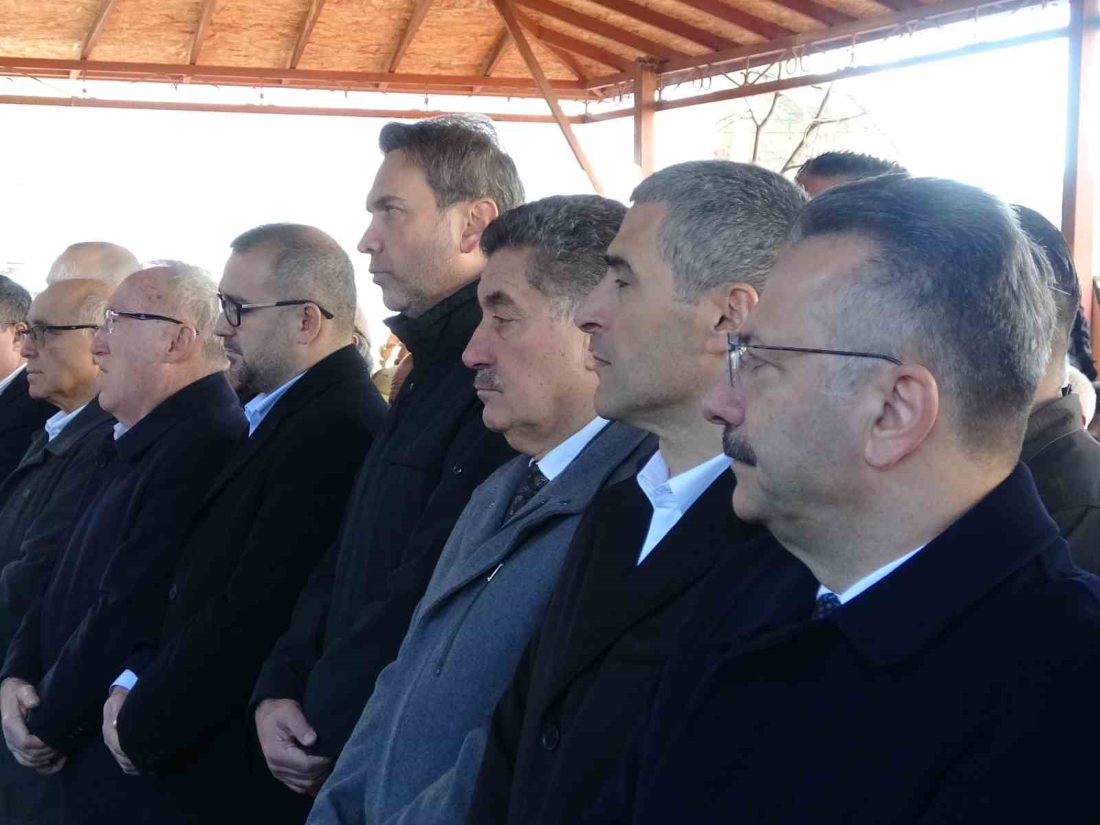 merkez bankasi baskani karahanin annesi usakta topraga verildi 5 ztsJfveS