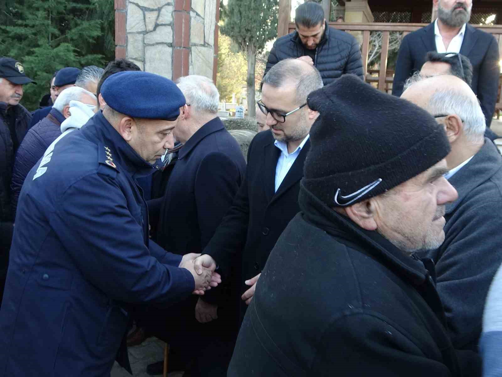 merkez bankasi baskani karahanin annesi usakta topraga verildi 9 Vr58h98H