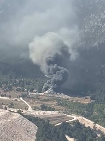 mermer-ocagindaki-santiye-barakasinda-cikan-yanginda-1-isci-hayatini-kaybetti-9dGbFpGp.jpg