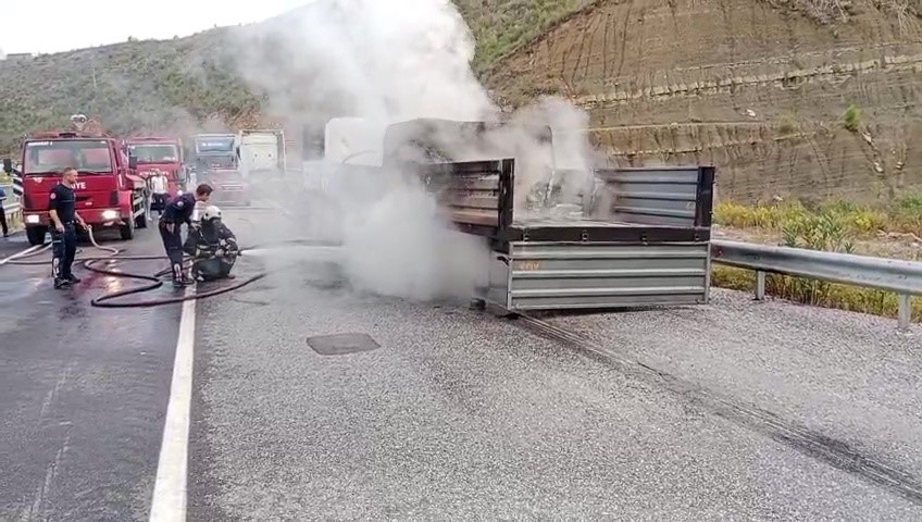 mermer yuklu tir alevlere teslim oldu 1 PM54z9iV