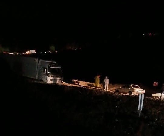 mersin-antalya-arasinda-selle-gelen-mucurlar-yolu-kapatti-iHf1YdBs.jpg