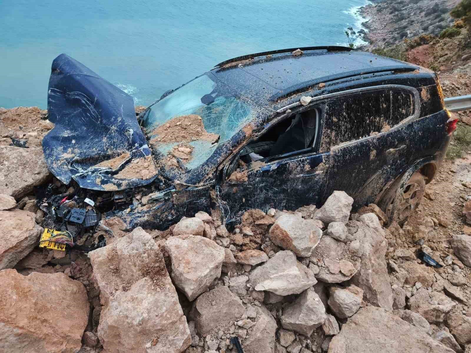 mersin antalya yolundaki heyelan arac kamerasinda 1 LwqK63N8