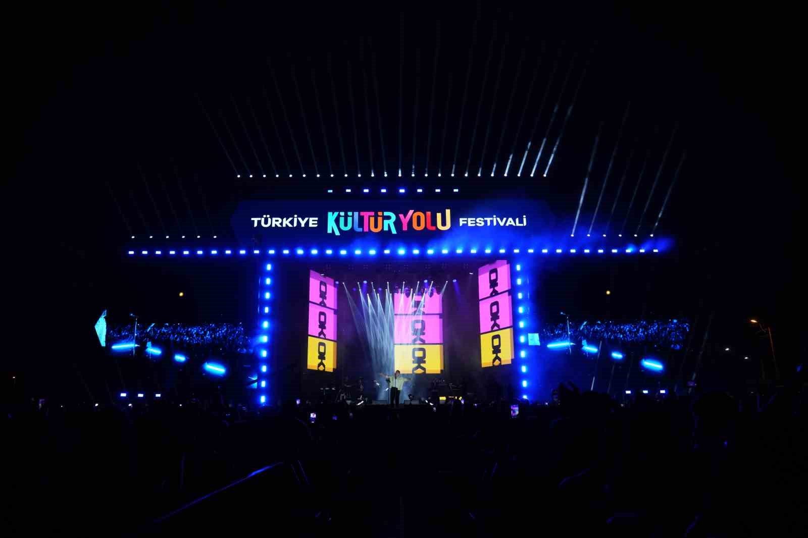 Mersin Kültür Yolu Festivali’nde Oğuzhan Koç rüzgarı esti 5 mersin kultur yolu festivalinde oguzhan koc ruzgari esti 1 wBUMcthY