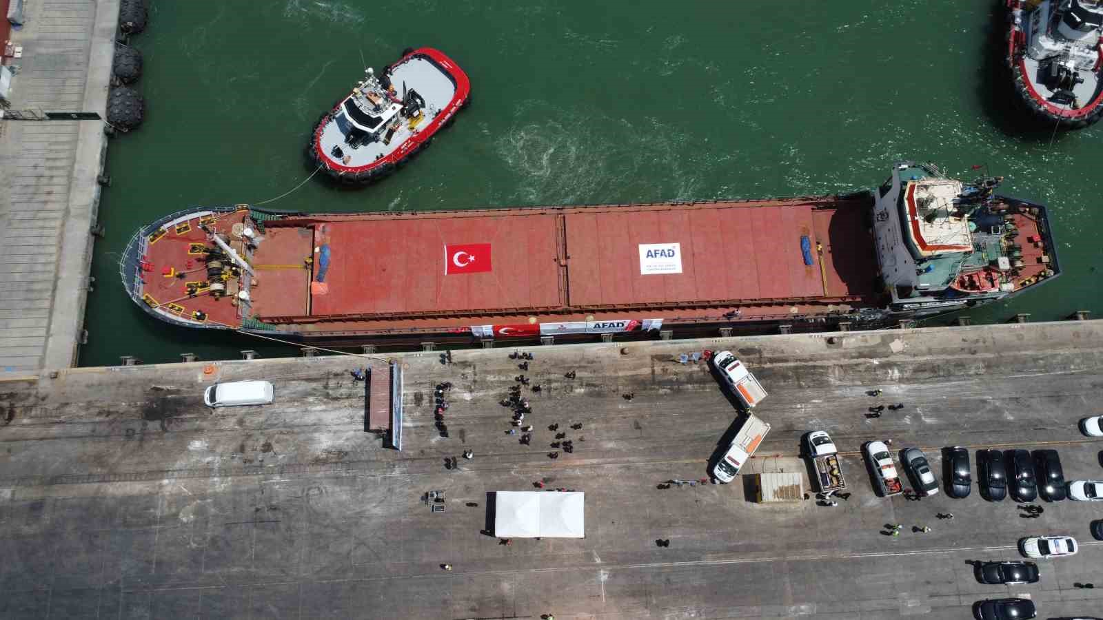 mersin limanindan lubnana 730 tonluk insani yardim yola cikti 3