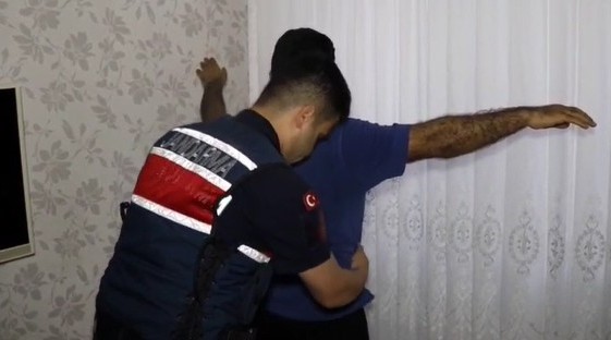 Mersin merkezli terör operasyonunda 2 şüpheli tutuklandı 4 mersin merkezli teror operasyonunda 2 supheli tutuklandi 0 y1ShE6Nu
