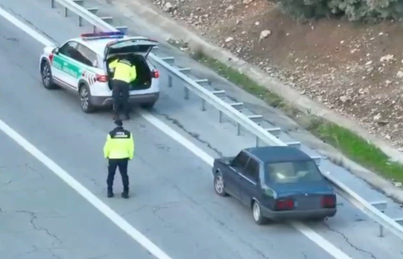 mersin otoyolunda dron destekli jandarma denetimi 6 bin 230 tl ceza 1 vgLRwTci