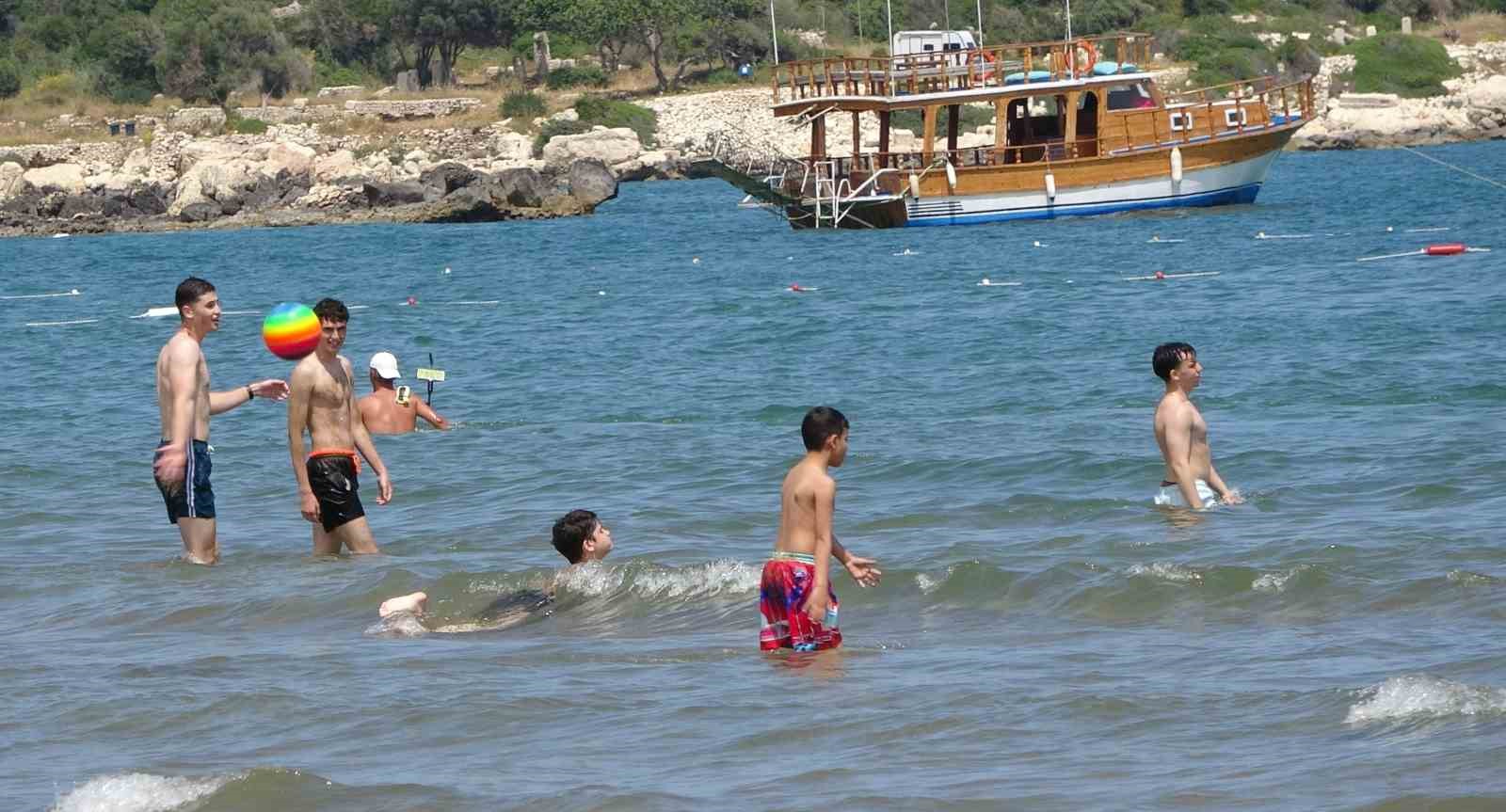 mersin sahilleri 9 gunluk tatili firsat bilen aileleri agirlamaya basladi 2 RnNKO2cC