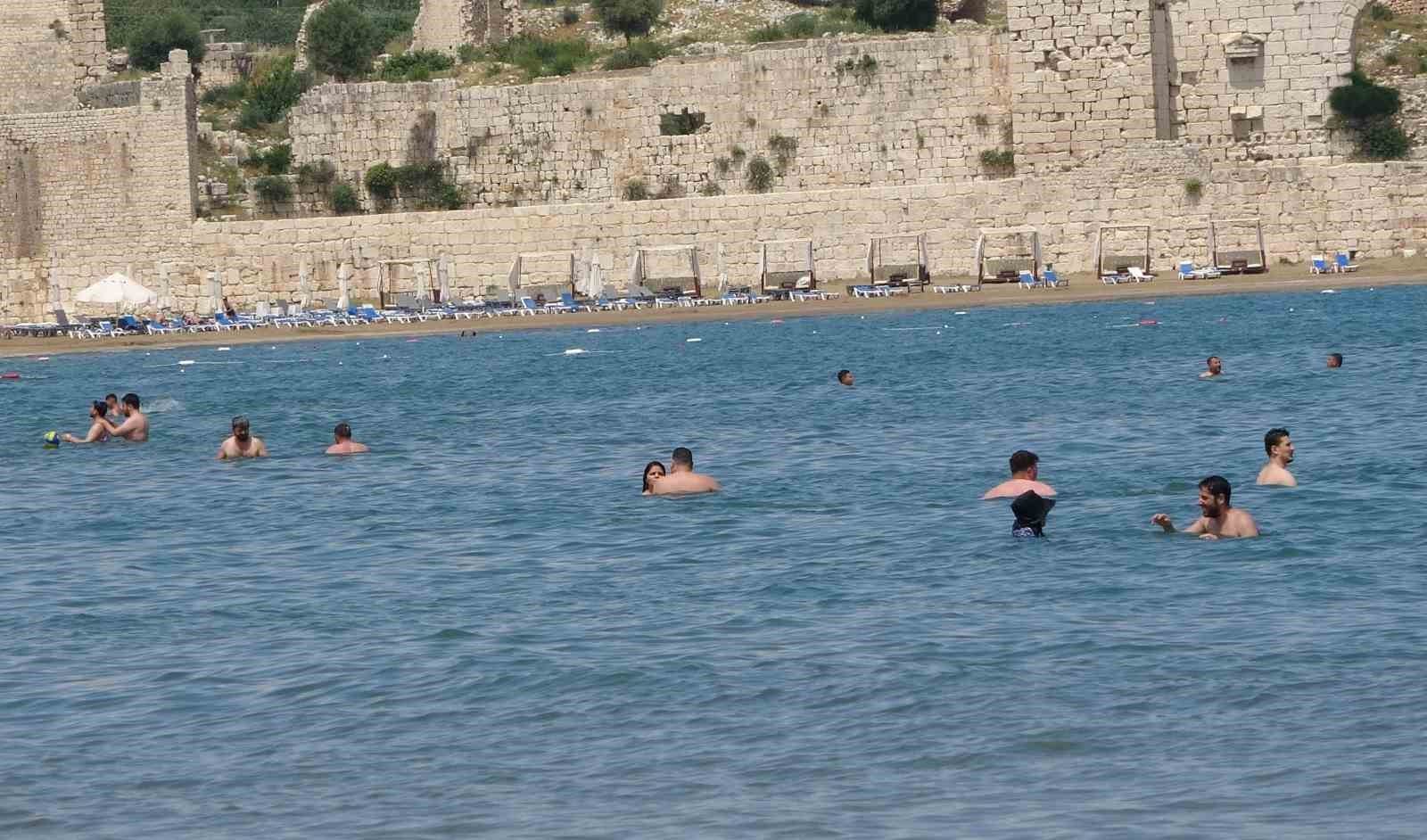 mersin sahilleri 9 gunluk tatili firsat bilen aileleri agirlamaya basladi 5 QaVVAy8U