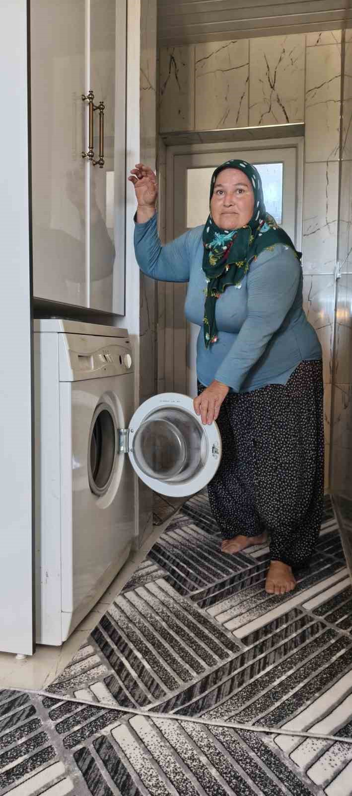 Mersin Silifke’de su sıkıntısı: Bidonlarla su taşıyan köylüler destek istedi 14 mersin silifkede su sikintisi bidonlarla su tasiyan koyluler destek istedi 10 Orm363aS