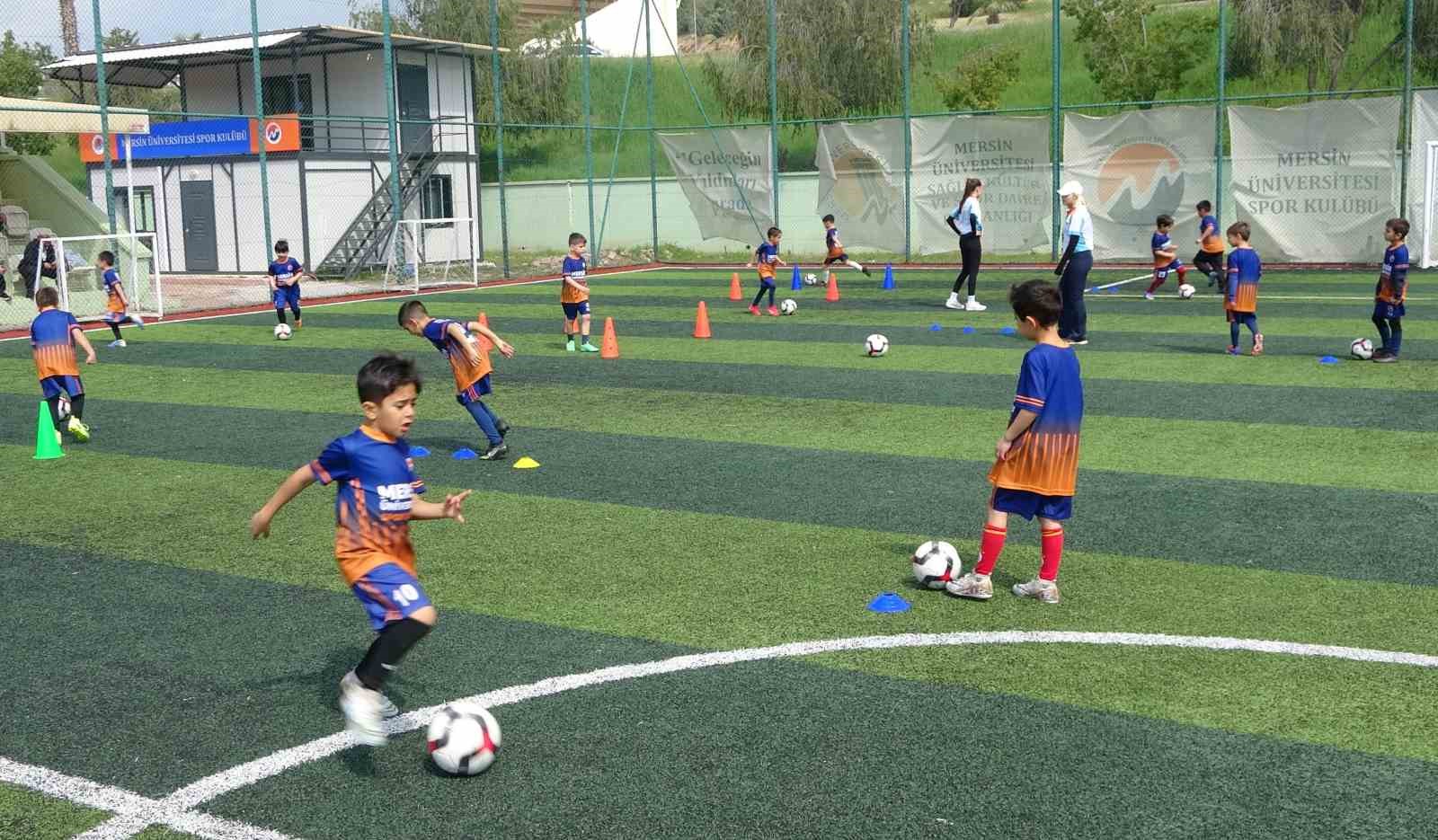 mersin universitesinde yuzlerce cocuk ve genc dijital bagimliliktan uzak sporla yetisiyor 2