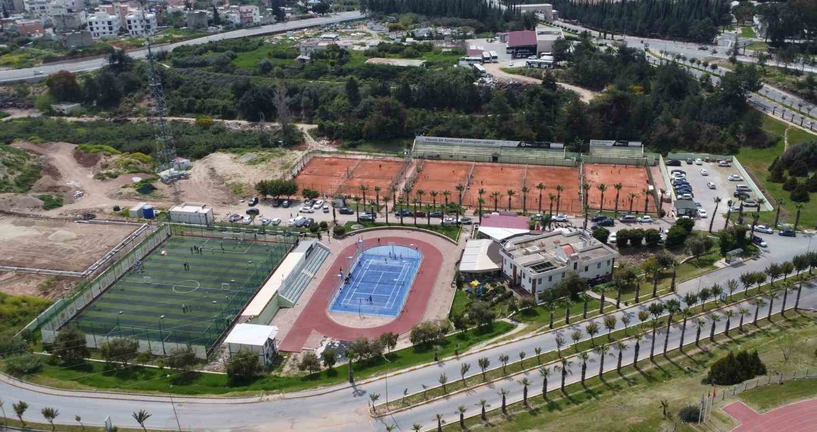 mersin universitesinde yuzlerce cocuk ve genc dijital bagimliliktan uzak sporla yetisiyor 3 dOLsaimz